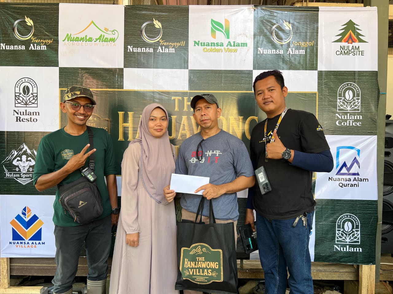 Area Fasilitas Resto dan Kolam Renang